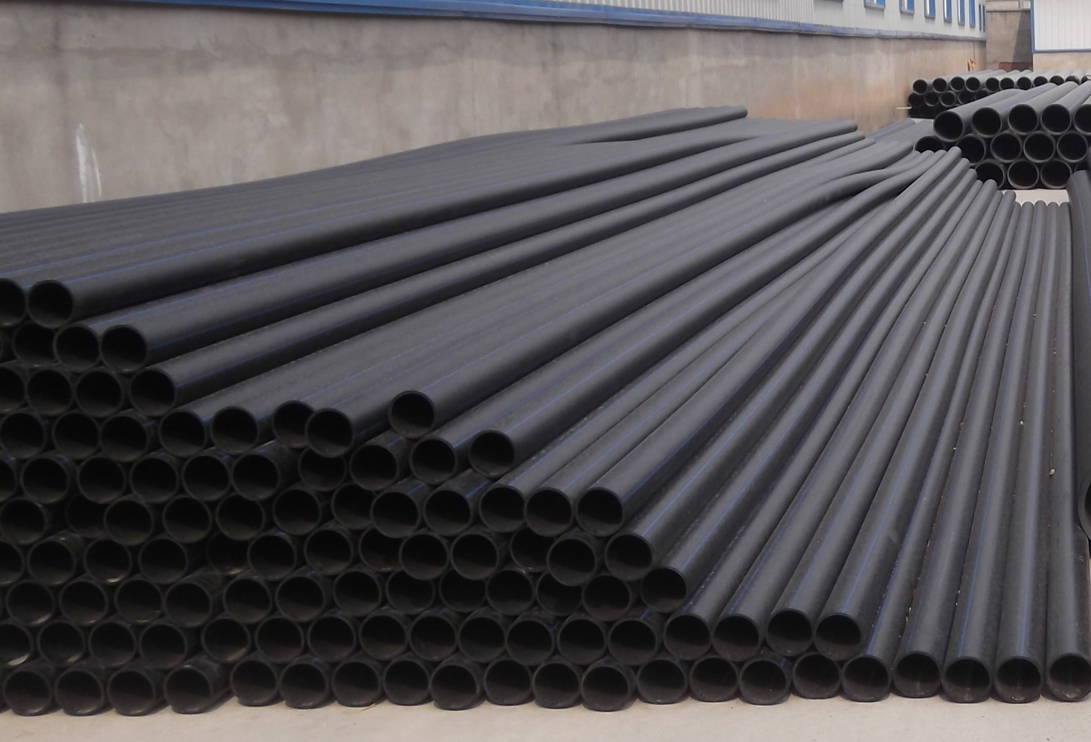 PE100給水管材市場(chǎng)動(dòng)態(tài) 新型材與最新價(jià)格解析